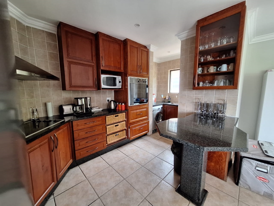 5 Bedroom Property for Sale in Caribbean Beach Club North West